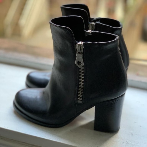 Vintage Paul Smith boots (near new) bought in UK. - Picture 6 of 8